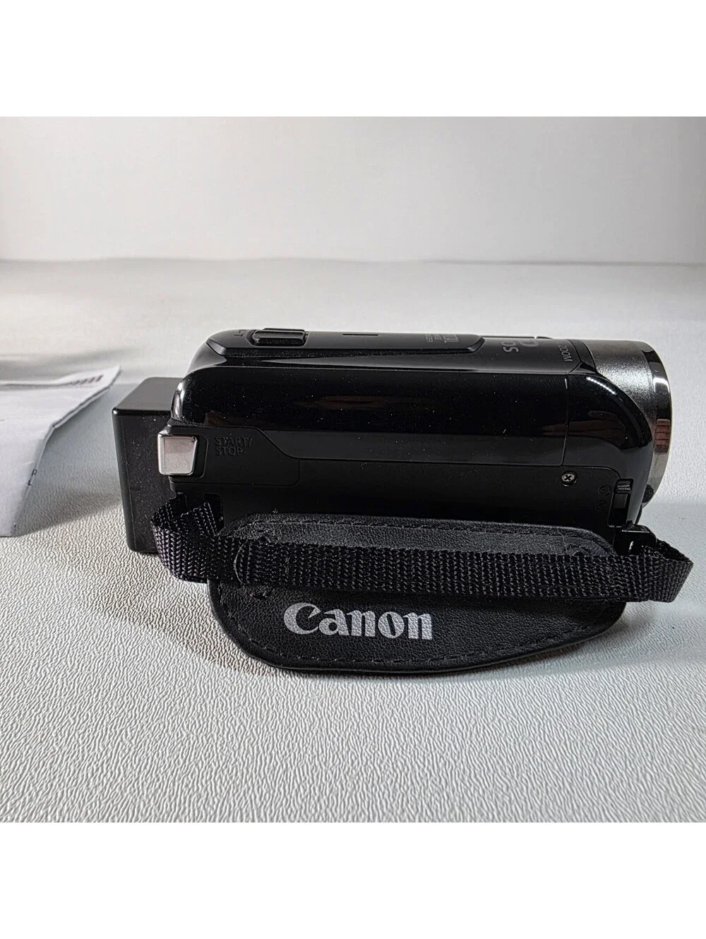 Canon Vixia HF R500 Video Camera Camcorder 32x Optical 57x IS Zoom BUNDLE